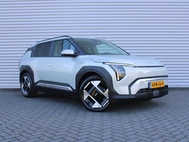 KIA EV3 Plus 81.4 kWh | Stuur-/stoelverwarming | Camera | 19" LM | Cruise adapt. | Dodehoek detectie | Draadloze telefoonlader | LED | Clima | Navi |