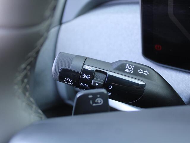 KIA EV3 Plus 81.4 kWh | Stuur-/stoelverwarming | Camera | 19" LM | Cruise adapt. | Dodehoek detectie | Draadloze telefoonlader | LED | Clima | Navi |