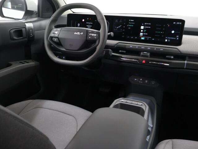 KIA EV3 Plus 81.4 kWh | Dodehoekassistentie | Privacy Glass | Stoel- en stuurwielverwarming | Dual Zone Climate Control | Draadloze oplader voor smartphone |