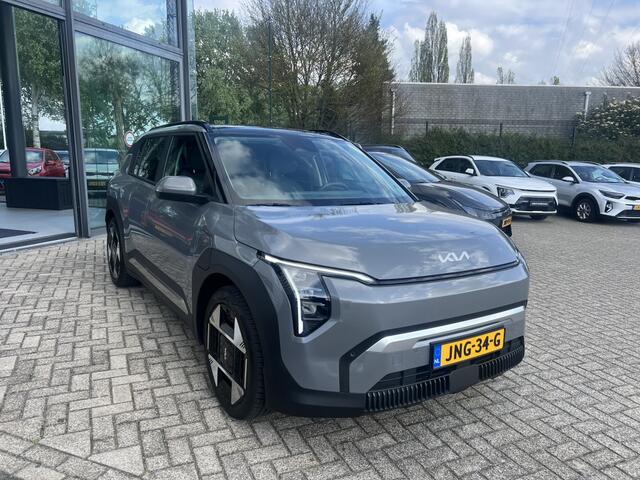 KIA EV3 Plus Advanced 81.4KWH All Seasonbanden | Stoelverwarming | Navig