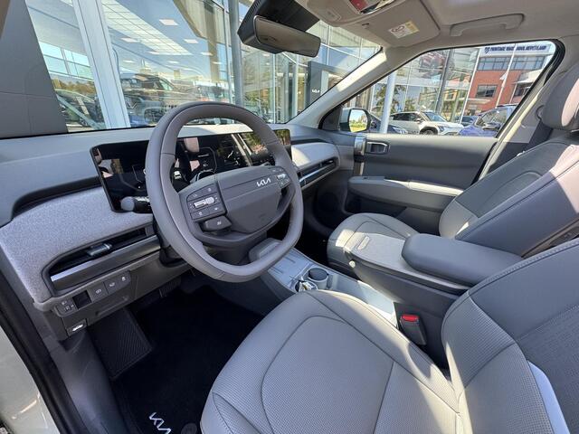 KIA EV3 Plus Advanced 58.3 kWh , Snel Leverbaar!, Inclusief 3000 Euro Inruilpremie, Complete Uitvoering!, Voorraadkorting!