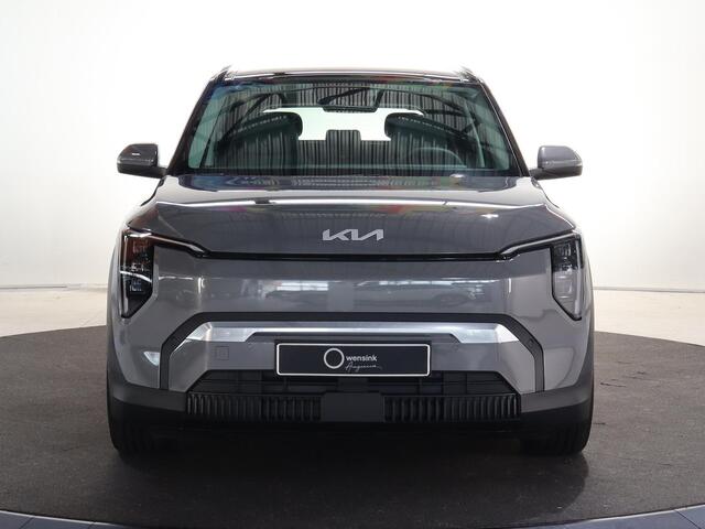 KIA EV3 Plus Advanced 81.4 kWh | Panoramaschuifdak | 19" velgen | Harman Kardon | Privacy Glass | Stoel- en stuurwielverwarming |