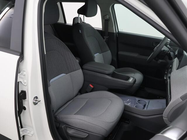 KIA EV3 Plus 81.4 kWh | Dodehoekassistentie | Privacy Glass | Stoel- en stuurwielverwarming | Dual Zone Climate Control | Draadloze oplader voor smartphone |