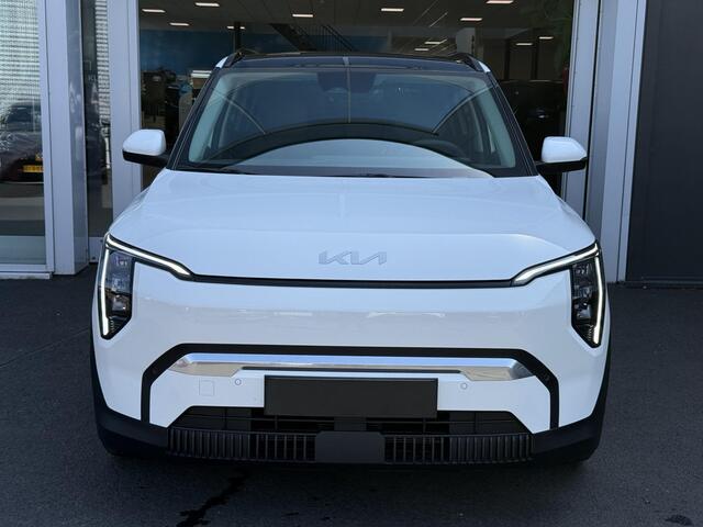 KIA EV3 Plus Advanced 81.4 kWh | Rijklaarprijs incl. inruilpremie | Direct leverbaar | Dodehoeksensor | Schuif/kanteldak | Elektrische bestuurdersstoel