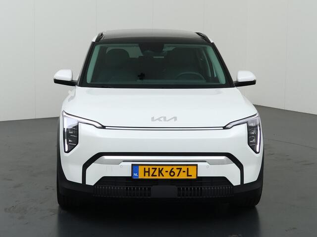 KIA EV3 Plus Advanced 58.3 kWh | Trekhaak | Panoramaschuifdak | 19" velgen | Harman Kardon | Privacy Glass | Stoel- en stuurwielverwarming |