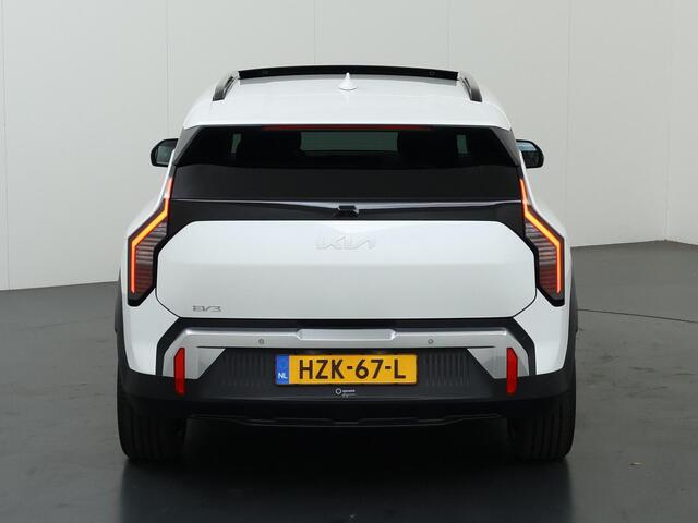 KIA EV3 Plus Advanced 58.3 kWh | Trekhaak | Panoramaschuifdak | 19" velgen | Harman Kardon | Privacy Glass | Stoel- en stuurwielverwarming |
