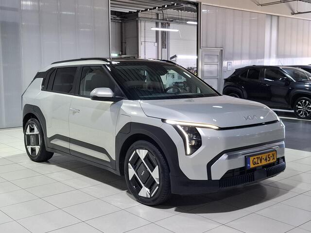 KIA EV3 Plus Advanced 58.3 kWh Eerste eigenaar, Dealer onderhouden, tot 10 jaar garantie, zeer compleet ! Direct leverbaar !
