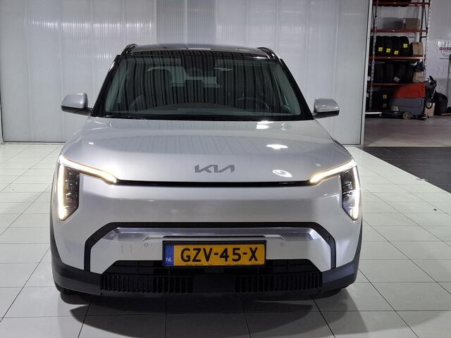 KIA EV3 Plus Advanced 58.3 kWh Eerste eigenaar, Dealer onderhouden, tot 10 jaar garantie, zeer compleet ! Direct leverbaar !