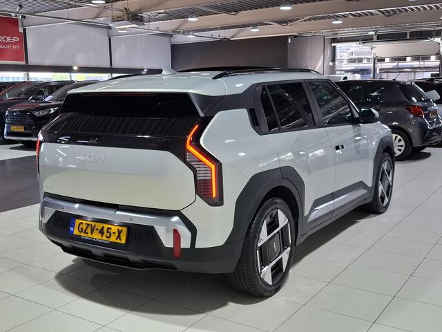 KIA EV3 Plus Advanced 58.3 kWh Eerste eigenaar, Dealer onderhouden, tot 10 jaar garantie, zeer compleet ! Direct leverbaar !