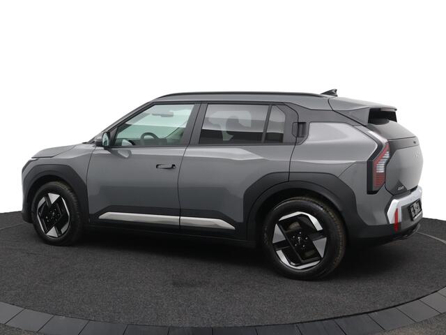 KIA EV3 Plus 81.4 kWh - Nieuw uit voorraad! - Stoel / Stuurwielverwarming - Dode hoek sensoren - Parkeersensoren - Fabrieksgarantie tot 12-2032 of 150.000 km