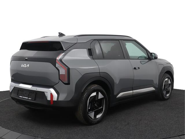 KIA EV3 Plus 81.4 kWh - Nieuw uit voorraad! - Stoel / Stuurwielverwarming - Dode hoek sensoren - Parkeersensoren - Fabrieksgarantie tot 12-2032 of 150.000 km