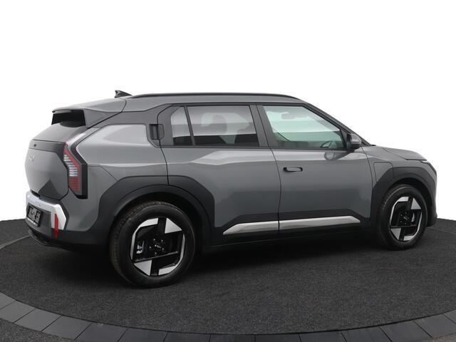 KIA EV3 Plus 81.4 kWh - Nieuw uit voorraad! - Stoel / Stuurwielverwarming - Dode hoek sensoren - Parkeersensoren - Fabrieksgarantie tot 12-2032 of 150.000 km
