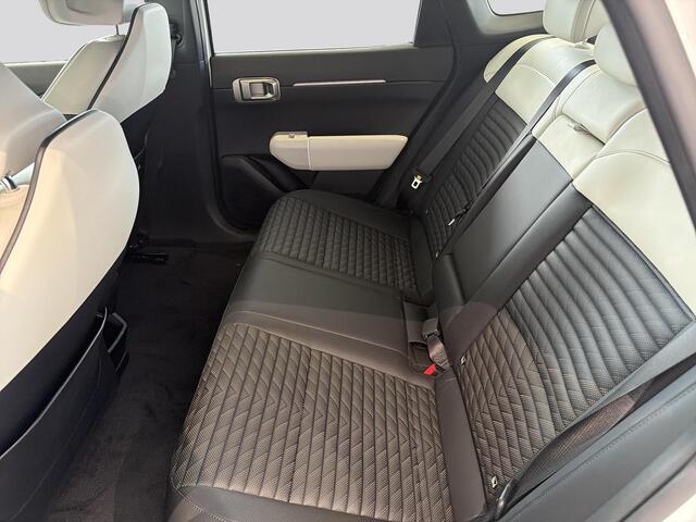 KIA EV4 Fastback GT-Line Business Edition 81.4 kWh | Stoel- en stuurwielverwarming | Adaptieve Cruisecontrol | Privacy glass | Achteruitrijcamera | Elektrisch verstelbare voorstoelen |