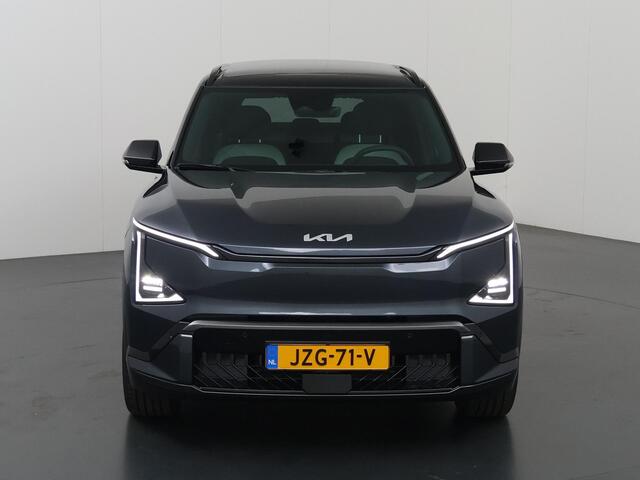 KIA EV5 GT-Line Business Edition 81.4 kWh | Panoramaschuifdak | Led Koplampen | Stoelverwarming voor en achter | Zwarte hemelbekleding | Stoelventilatie | Adaptieve cruise control |