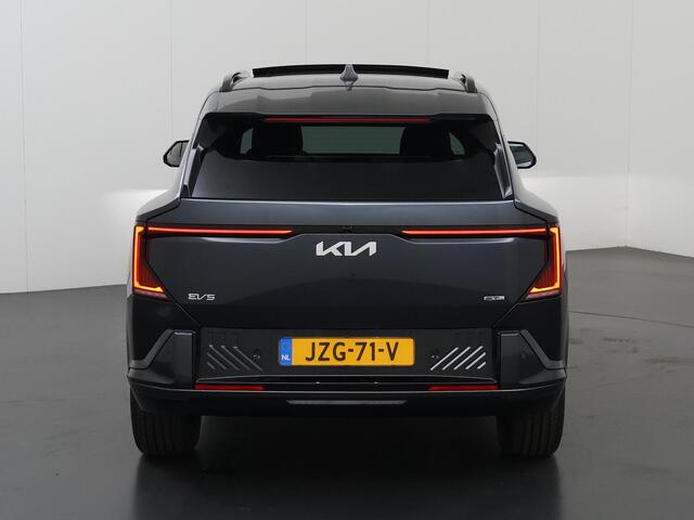 KIA EV5 GT-Line Business Edition 81.4 kWh | Panoramaschuifdak | Led Koplampen | Stoelverwarming voor en achter | Zwarte hemelbekleding | Stoelventilatie | Adaptieve cruise control |