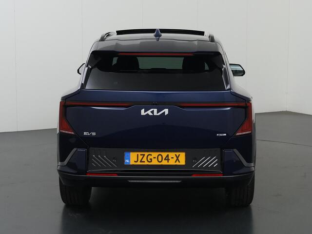 KIA EV5 GT-PlusLine 81.4 kWh | Panoramaschuifdak | Harman Kardon | Ambient lighting | Stoelverwarming voor en achter | Zwarte hemelbekleding |
