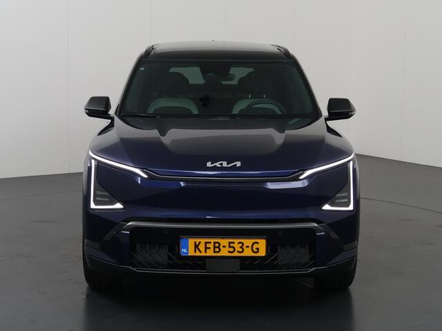 KIA EV5 GT-Line Business Edition 81.4 kWh | Panoramaschuifdak | Led Koplampen | Stoelverwarming voor en achter | Zwarte hemelbekleding | Adaptieve cruise control |