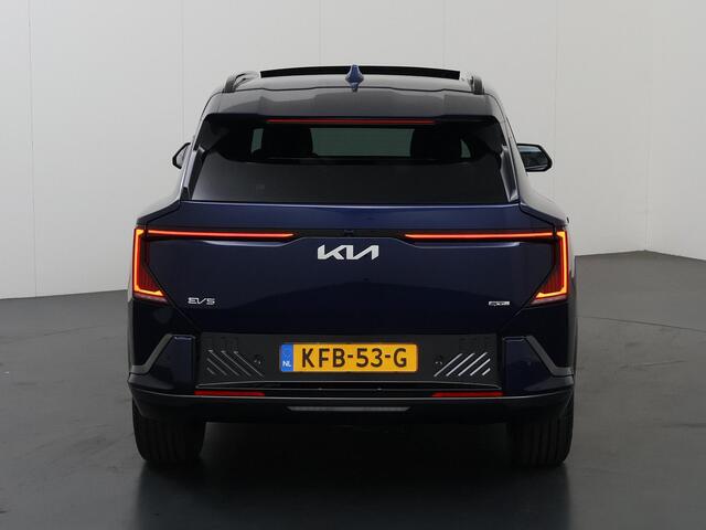 KIA EV5 GT-Line Business Edition 81.4 kWh | Panoramaschuifdak | Led Koplampen | Stoelverwarming voor en achter | Zwarte hemelbekleding | Adaptieve cruise control |