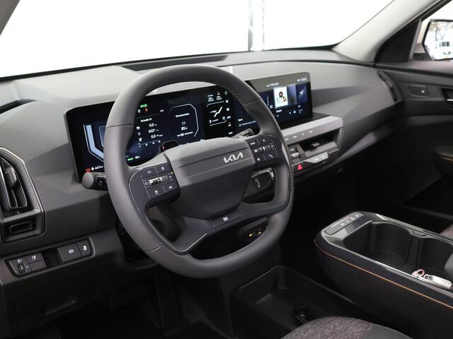 KIA EV5 Air 81.4 kWh | Privacy glass | Stoelverwarming | Dodehoekassistentie | Adaptieve cruise control | Parkeersensoren voor+ achter | Achteruitrijcamera |