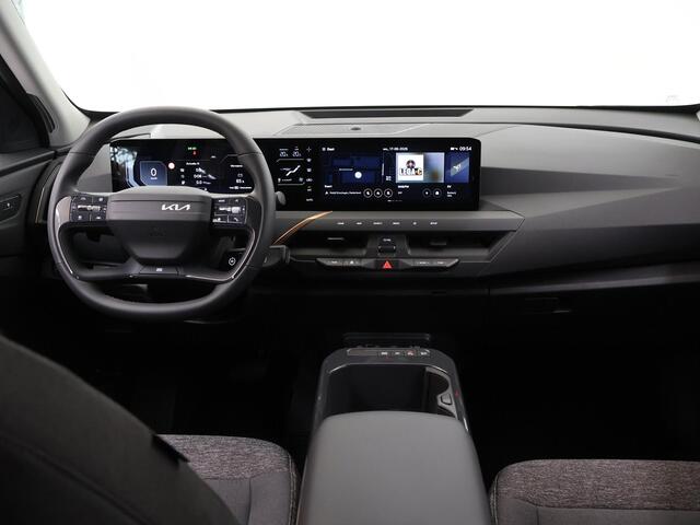 KIA EV5 Air 81.4 kWh | Privacy glass | Stoelverwarming | Dodehoekassistentie | Adaptieve cruise control | Parkeersensoren voor+ achter | Achteruitrijcamera |