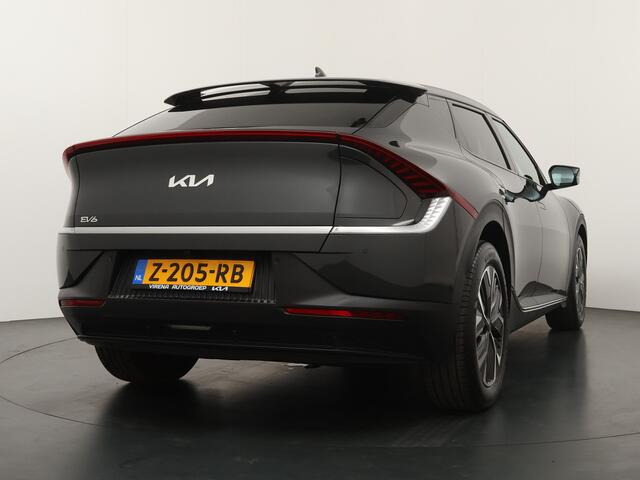 KIA EV6 Light Edition 58 kWh - Stoel-/stuurverwarming - Cruise Control Adaptief - Apple CarPlay/Android Auto - Fabrieksgarantie tot 06-2031