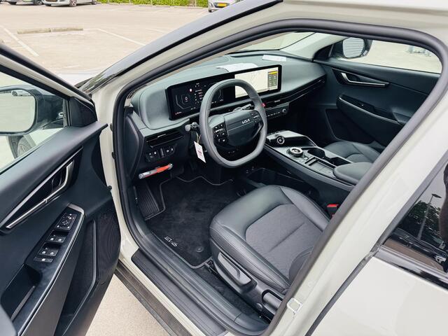 KIA EV6 Light Edition 63 kWh Voordeligste EV6 NW model van NL ! | NW staat ! | BTW Auto ! | 4370 km !