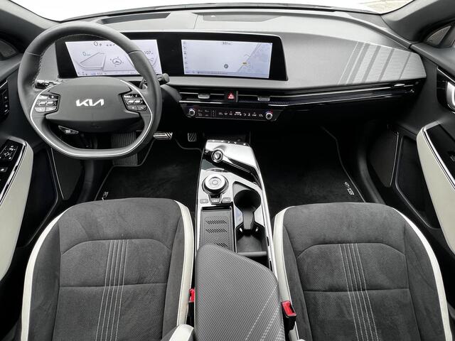 KIA EV6 GT-Line 77.4 kWh / Dealer onderhouden / Schuifdak / Trekgewicht 1.600 kg / Adaptieve CC / HUD / Elektrische stoelen en klep / Stoelventilatie / Stoel-, stuur- en achterbankverwarming / All Season banden / 20" LM wielen /