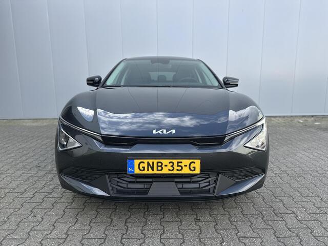 KIA EV6 Light Edition 63 kWh Elektromotor 125kW (A) | Demo | Stoel / stuurverwarming | Adaptive cruise controle | Parkeercamera / sensoren voor en achter |