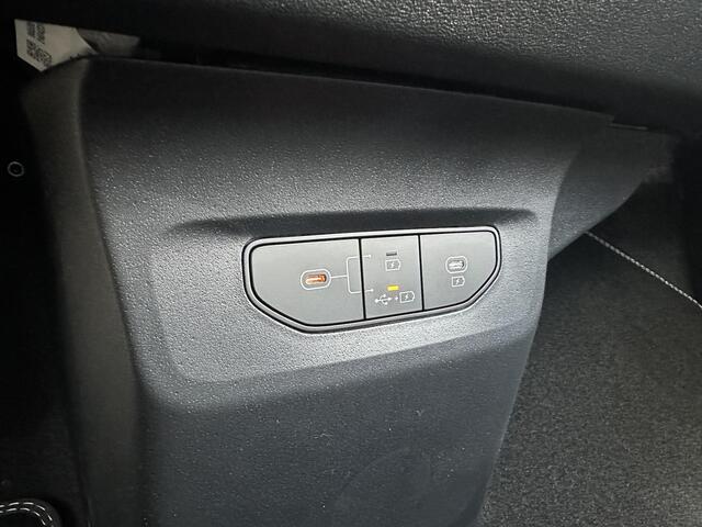 KIA EV6 Light Edition 63 kWh Elektromotor 125kW (A) | Demo | Stoel / stuurverwarming | Adaptive cruise controle | Parkeercamera / sensoren voor en achter |
