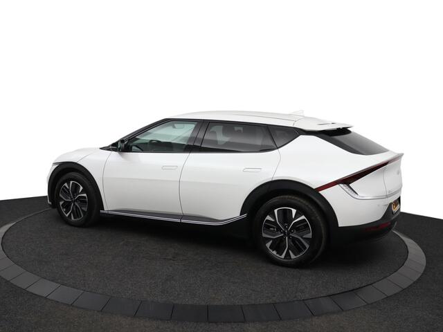 KIA EV6 Light Edition 58 kWh - SOH 98,9% - Stoel-/stuurverwarming - Cruise Control - Navigatie - Getint glas - Climate Control - Fabrieksgarantie tot 06-2031