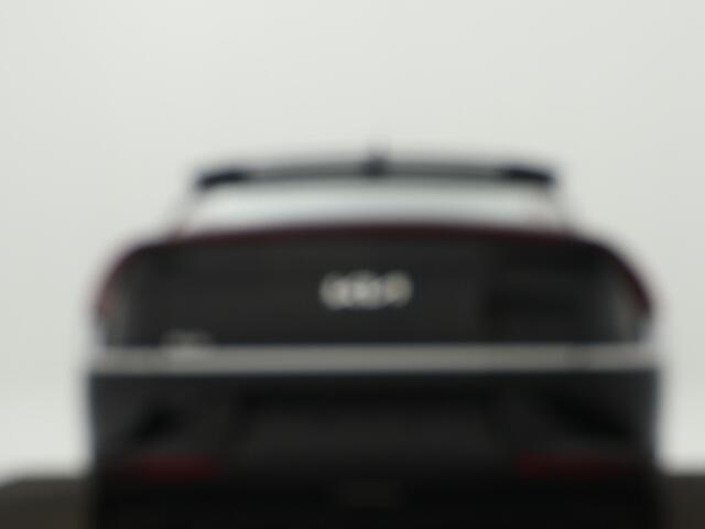 KIA EV6 Light 58 kWh - SOH 99% - Navigatie - Cruise Control - Apple CarPlay / Android Auto - Achteruitrijcamera - Parkeerhulp achter - Privacy Glass achter - Fabrieksgarantie tot 2031