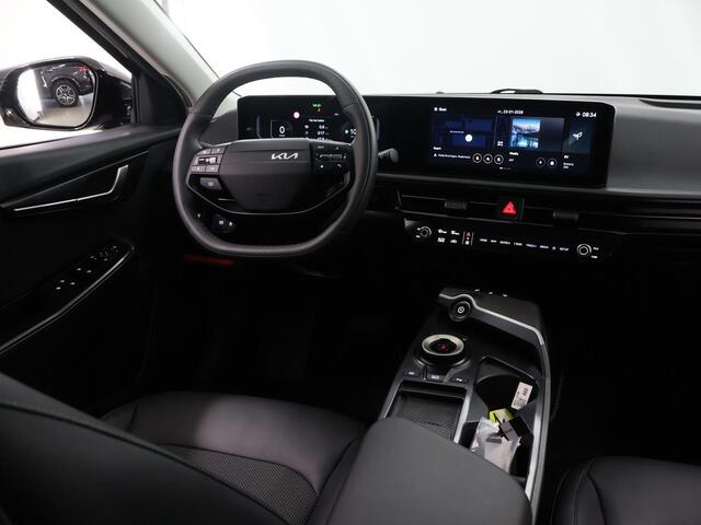 KIA EV6 Light Edition 63 kWh | Trekhaak| Stoel / stuurverwarming | Adaptive cruise controle | Parkeercamera / sensoren voor en achter |