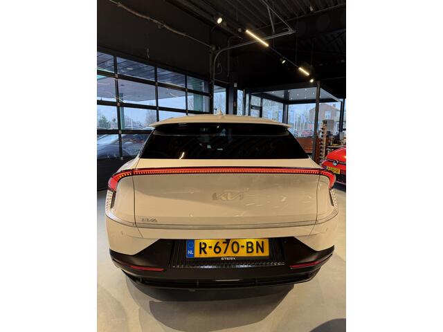 KIA EV6 Air 58 kWh SOH 100% | ADAPTIEVE CRUISECONTROL | NAVIGATIE | LEDER | VERWARMDE VOORSTOELEN | FULL LED PAKKET | AIRCO / ECC | ACHTERUITRIJCAMERA | PARKEERSENSOREN ACHTER |