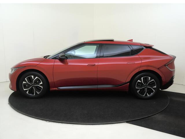 KIA EV6 GT-Line 77.4 kWh | achterbank verwarmd | Apple Carplay/Android Auto | bots herkenning en activatie | cruise control adaptief | electronic climate control | elektrisch glazen schuif-/kanteldak | file assistent | lederen/suede bekleding | lichtmetalen velge