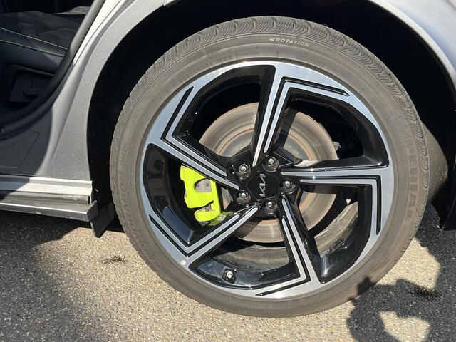 KIA EV6 GT AWD 77.4 kWh SOH 92% | 585PK! MAT GRIJS|KIA GARANTIE 7 JAAR!!| FULL OPTION| STOEL +STUURVERWARMING| ACHTERBANK VERWARMD| MERIDIAN AUDIO| DODE HOEK SENSOR| 360 CAMERA| RECENT ONDERHOUD GEHAD|