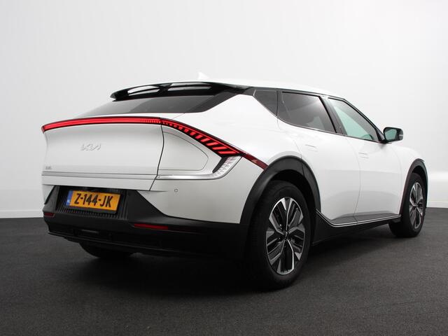 KIA EV6 Light Edition Automaat 58 kWh Navigatie Apple Carplay Android Auto Camera Parkeersensoren achter Cruise Control Climate Control Lichtmetalen Velgen