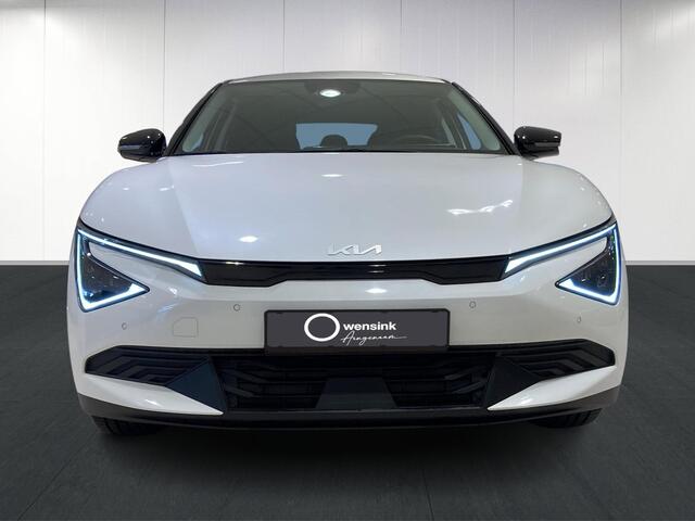 KIA EV6 Light Edition 63 kWh | Stoelverwarming | Adaptieve cruise control | Parkeersensoren | Stuurwiel verwarmd |