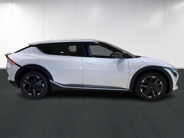 KIA EV6 Light Edition 63 kWh | Stoelverwarming | Adaptieve cruise control | Parkeersensoren | Stuurwiel verwarmd |