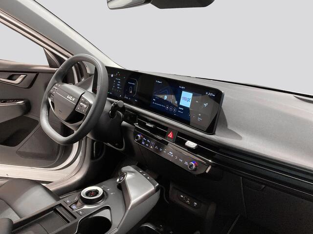 KIA EV6 Light Edition 63 kWh | Stoelverwarming | Adaptieve cruise control | Parkeersensoren | Stuurwiel verwarmd |