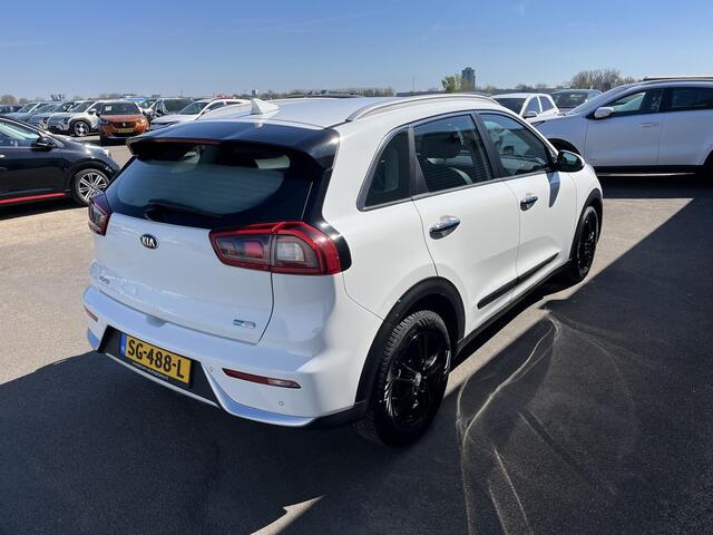 KIA Niro 1.6 GDi Hybrid DynamicLine Navigatie, Achteruitrijcamera, Cruise control, 1e eign. Nieuw geleverd en dealeronderhouden, parkeersensoren, Climate control