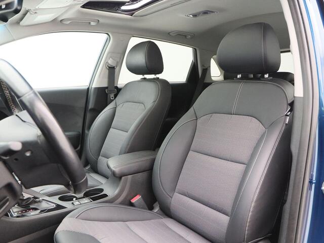 KIA Niro 1.6 GDi Hybrid Design Edition | Open Dak | Camera | Cruise Control | Stoel en Stuur Verwarming | Carplay | Climate Control | Privacy Glass | 18 Inch | 91.597 Km!!