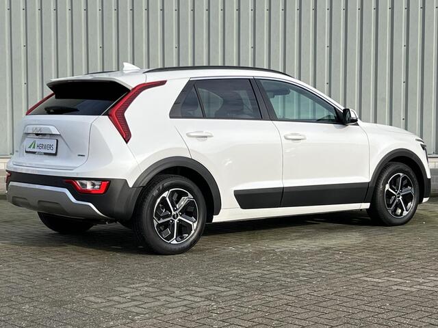 KIA Niro 1.6 GDi PHEV DynamicLine Automaat / 184 PK! / Navigatie Door Apple CarPlay/Android Auto / 1.300 KG Trekgewicht / Stoel- & Stuurverwarming / Adaptieve Cruise Control / Achteruitrijcamera / Parkeersensoren / Climate Control / Lichtmetalen Velgen / Passagier