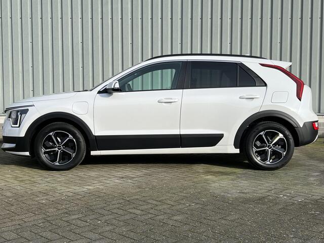 KIA Niro 1.6 GDi PHEV DynamicLine Automaat / 184 PK! / Navigatie Door Apple CarPlay/Android Auto / 1.300 KG Trekgewicht / Stoel- & Stuurverwarming / Adaptieve Cruise Control / Achteruitrijcamera / Parkeersensoren / Climate Control / Lichtmetalen Velgen / Passagier