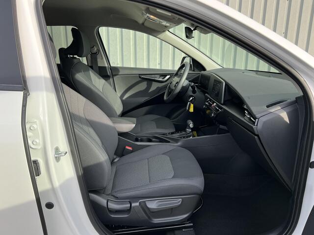 KIA Niro 1.6 GDi PHEV DynamicLine Automaat / 184 PK! / Navigatie Door Apple CarPlay/Android Auto / 1.300 KG Trekgewicht / Stoel- & Stuurverwarming / Adaptieve Cruise Control / Achteruitrijcamera / Parkeersensoren / Climate Control / Lichtmetalen Velgen / Passagier