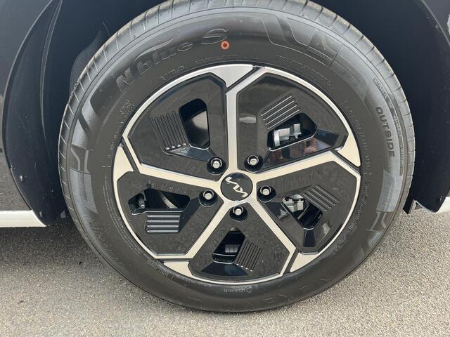 KIA Niro 1.6 GDi Hybrid DynamicPlusLine ¤4396 Voordeel! ACTIEPRIJS! Direct & Nieuw uit voorraad leverbaar. Meerdere kleuren snel leverbaar