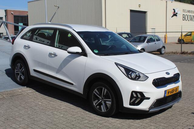 KIA Niro 1.6 GDi Hybrid DynamicLine Automaat/Navigatie/Adaptive cruise control/Apple carplay/Achteruitrijcamera/Parkeersensoren/Climate control/Lane assist/DAB.