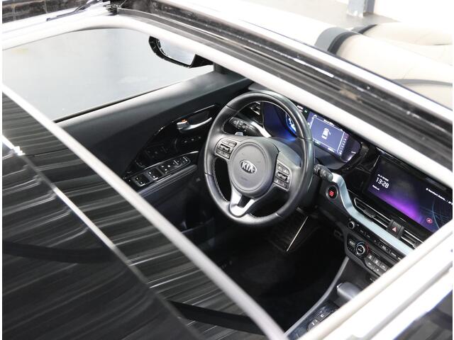 KIA Niro 1.6 GDi Hybrid ExecutiveLine | AUTOMAAT | AppleCarPlay/AndroidAuto | Schuifkanteldak | LEER | Stoelverwarming+Koeling | Keyless | Camera | Climate Control | Navigatie | JBL AUDIO | Parkeersensoren | Isofix | Privacy Glass |