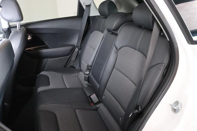 KIA Niro 1.6 GDi Hybrid First Edition Trekhaak, Stoel/Stuurverwarming, Apple Carplay/Android Auto, Navigatie,