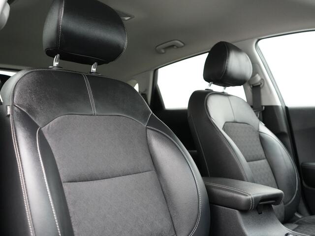 KIA Niro 1.6 GDi Hybrid DynamicLine Plug In Hybrid 142pk Dealer O.H PHEV | Adaptive Cruise | JBL Sound | Lederen Sportstoelen Verwarmd | Keyless | Apple Carplay | Camera | Navigatie | Blis | Virtual | DAB |