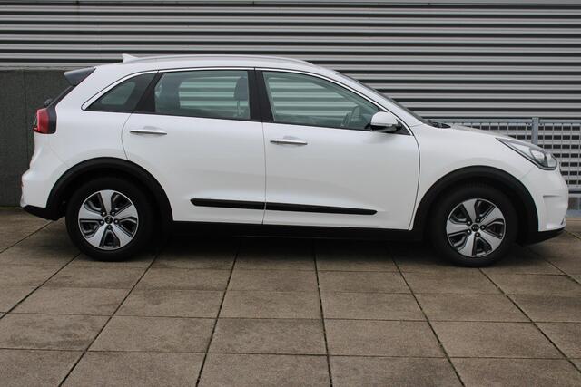 KIA Niro 1.6 GDi Hybrid DynamicLine All season / dealeronderhouden / 1300KG Trekgewicht